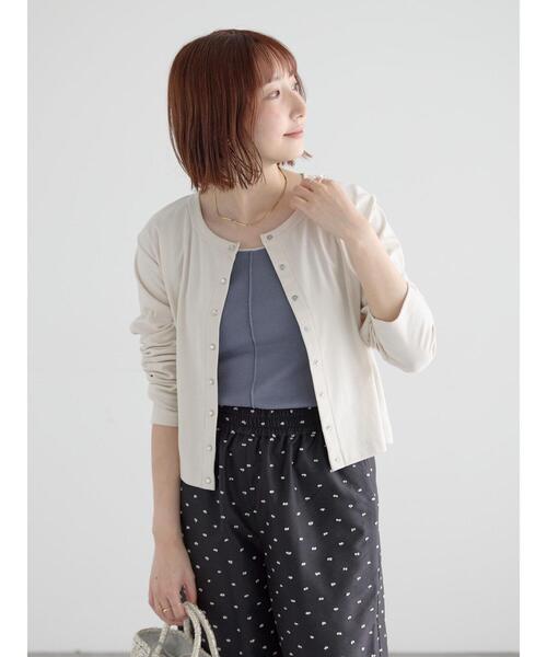 Te chichi(テチチ)の「【接触冷感/UVカット】フライスパール釦クルーネックカーディガン(カーディガン/ボレロ・レディース・レッド/ベージュ/ブラック・F)」の11枚目の写真