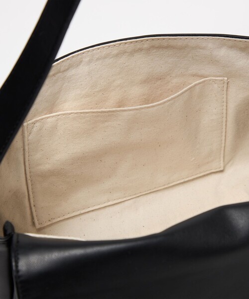 green label relaxing(グリーンレーベルリラクシング)の「【WEB限定】<COMERU>COCOON コクーン ショルダーバッグ(ショルダーバッグ・メンズ・ブラック・FREE)」の9枚目の写真