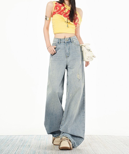 AMAJI(アマジ)の「クラッシュ加工 ウォッシュド ワイドデニムパンツ(デニムパンツ・レディース・ブルー・SMALL/MEDIUM/LARGE/X-LARGE)」の1枚目の写真