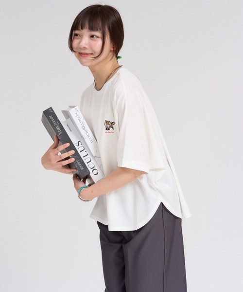 meeny miny(ミーニーマイニー)の「【旭山動物園応援商品】キタキツネ全身Tシャツ(Tシャツ/カットソー・レディース・ホワイト/ブラック・M-L/S-M)」の5枚目の写真