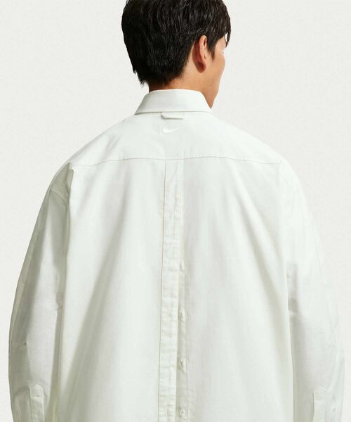 NIKE（ナイキ）の「ナイキ クラブ ルールズ メンズ ロングスリーブ オックスフォード トップス / Nike Club Rules Men's Long-Sleeve Oxford Top IU0799-121 Summit White（シャツ/ブラウス・メンズ・アイボリー・XL/S/M/L/2XL）」の2枚目の写真