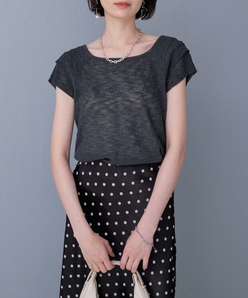 Rejoule(リジュール)の「バックストラップデザイン ティアードフリル袖シアートップス(Tシャツ/カットソー・レディース・ホワイト/チャコールグレー/ベージュ/ブラウン・FREE)」の12枚目の写真