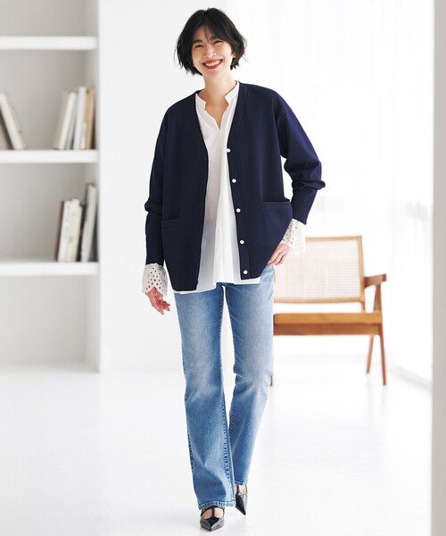 UNFILO(アンフィーロ)の「BEAUTY FORM KNIT Vカーディガン(カーディガン/ボレロ・レディース・ブラック系/ネイビー系/ダークブラウン系/ベージュ系・SMALL/MEDIUM)」の16枚目の写真