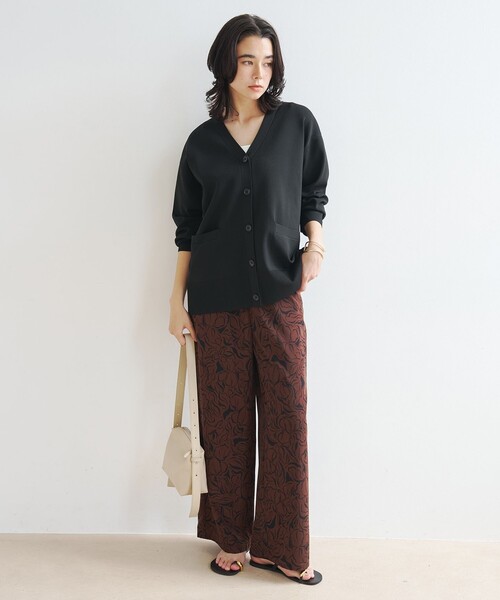 UNFILO(アンフィーロ)の「BEAUTY FORM KNIT Vカーディガン(カーディガン/ボレロ・レディース・ブラック系/ネイビー系/ダークブラウン系/ベージュ系・SMALL/MEDIUM)」の9枚目の写真