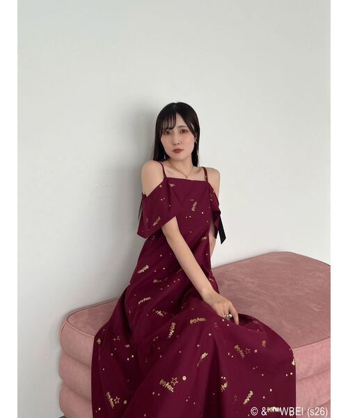 MERCURYDUO（マーキュリーデュオ）の「Harry Potterコレクション ロゴプリントケープキャミワンピース（ワンピース・レディース・ボルドー/グリーン/イエロー/ネイビー・FREE）」の5枚目の写真