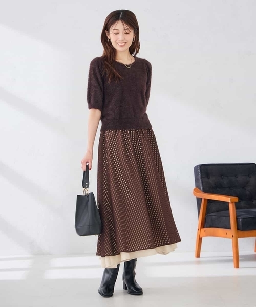 a.v.v(アーヴェヴェ)の「前後2WAY/ラメフェザーハーフスリーブプルオーバー(ニット/セーター・レディース・チャコールグレー/ブラウン・39)」の9枚目の写真
