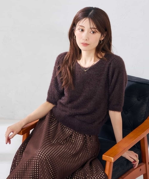 a.v.v(アーヴェヴェ)の「前後2WAY/ラメフェザーハーフスリーブプルオーバー(ニット/セーター・レディース・チャコールグレー/ブラウン・39)」の18枚目の写真