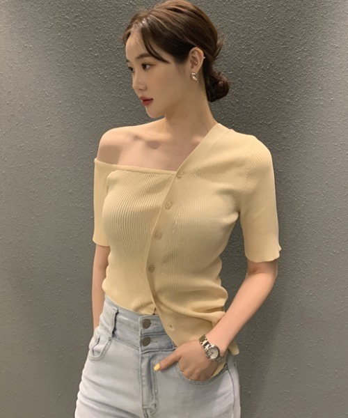 Aelina(エリナ)の「オフショルダー半袖ニットトップス(ニット/セーター・レディース・ライトグリーン/イエロー/ホワイト/ブラック・FREE)」の9枚目の写真