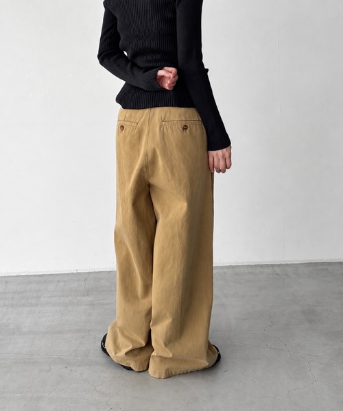 CANAL JEAN（キャナルジーン）の「HARING　ワイドチノパンツ（その他パンツ・レディース・ベージュ・MEDIUM/SMALL/X-SMALL）」の4枚目の写真