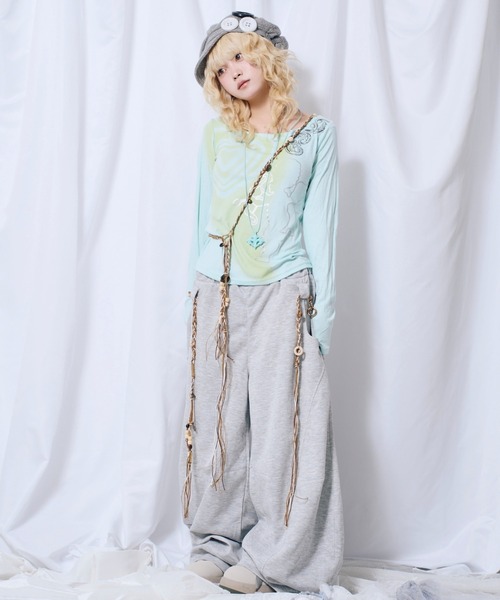 Never mind the XU / Chikashitsu+(ネバーマインド ザ エックスユー / チカシツプラス)の「【Nerd out XU】Off Shoulder Angel Print Long Sleeve Tee / 【ナードアウトエックスユー】オフショルダーエンジェルプリント長袖Tシャツ<着用動画あり>(Tシャツ/カットソー・レディース・ブルー・M)」の5枚目の写真