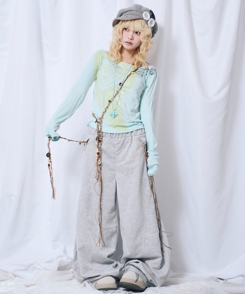 Never mind the XU / Chikashitsu+(ネバーマインド ザ エックスユー / チカシツプラス)の「【Nerd out XU】Off Shoulder Angel Print Long Sleeve Tee / 【ナードアウトエックスユー】オフショルダーエンジェルプリント長袖Tシャツ<着用動画あり>(Tシャツ/カットソー・レディース・ブルー・M)」の17枚目の写真