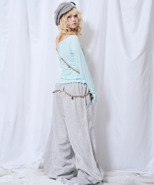 Never mind the XU / Chikashitsu+(ネバーマインド ザ エックスユー / チカシツプラス)の「【Nerd out XU】Off Shoulder Angel Print Long Sleeve Tee / 【ナードアウトエックスユー】オフショルダーエンジェルプリント長袖Tシャツ<着用動画あり>(Tシャツ/カットソー・レディース・ブルー・M)」の6枚目の写真