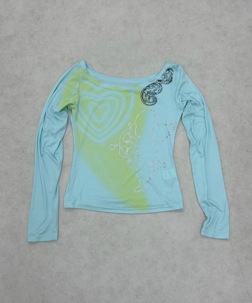 Never mind the XU / Chikashitsu+(ネバーマインド ザ エックスユー / チカシツプラス)の「【Nerd out XU】Off Shoulder Angel Print Long Sleeve Tee / 【ナードアウトエックスユー】オフショルダーエンジェルプリント長袖Tシャツ<着用動画あり>(Tシャツ/カットソー・レディース・ブルー・M)」の3枚目の写真