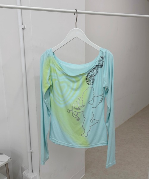 Never mind the XU / Chikashitsu+(ネバーマインド ザ エックスユー / チカシツプラス)の「【Nerd out XU】Off Shoulder Angel Print Long Sleeve Tee / 【ナードアウトエックスユー】オフショルダーエンジェルプリント長袖Tシャツ<着用動画あり>(Tシャツ/カットソー・レディース・ブルー・M)」の9枚目の写真