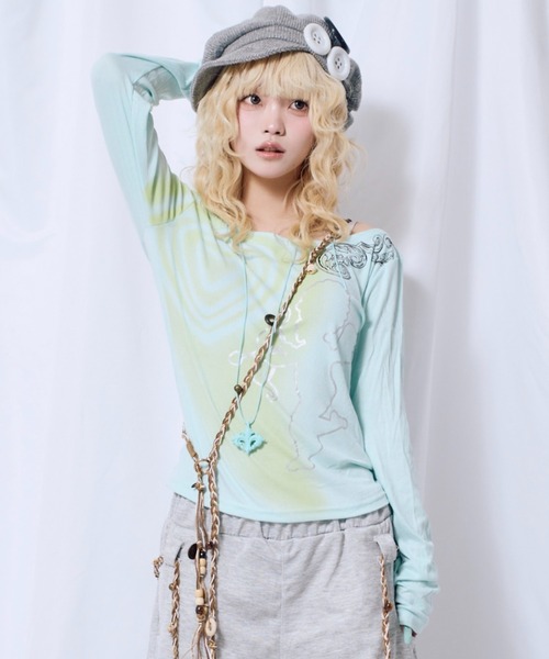 Never mind the XU / Chikashitsu+(ネバーマインド ザ エックスユー / チカシツプラス)の「【Nerd out XU】Off Shoulder Angel Print Long Sleeve Tee / 【ナードアウトエックスユー】オフショルダーエンジェルプリント長袖Tシャツ<着用動画あり>(Tシャツ/カットソー・レディース・ブルー・M)」の15枚目の写真