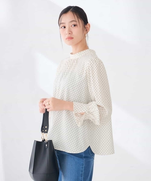 a.v.v(アーヴェヴェ)の「2WAY スタンドネック ブラウス(シャツ/ブラウス・レディース・ホワイト/ブラック/アイボリー・40/36/38)」の1枚目の写真
