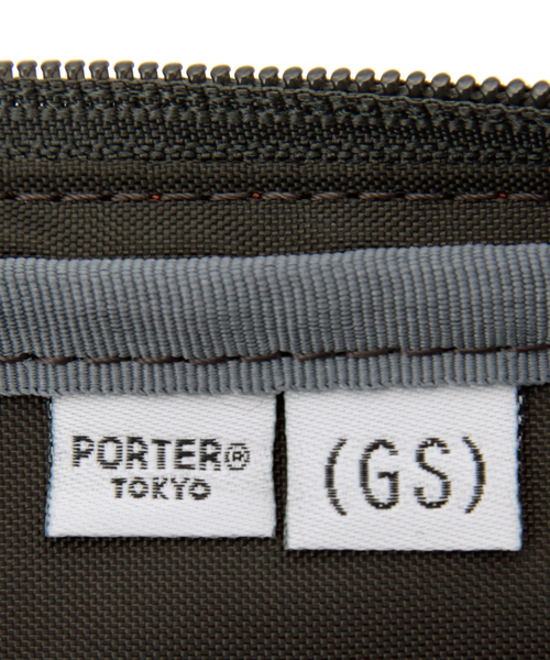 PORTER（ポーター）の「PORTER×B印 YOSHIDA (GS) / 別注 トラベルショルダーバッグ（ショルダーバッグ・メンズ・チャコールグレー/ブラック/ベージュ/オレンジ/オリーブ・ONE SIZE）」の16枚目の写真