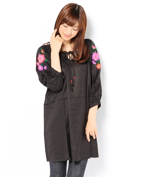 Kastane（カスタネ）の「メリンダTOP（シャツ/ブラウス・レディース・ブラック/ターコイズブルー/ワインレッド・FREE）」の2枚目の写真