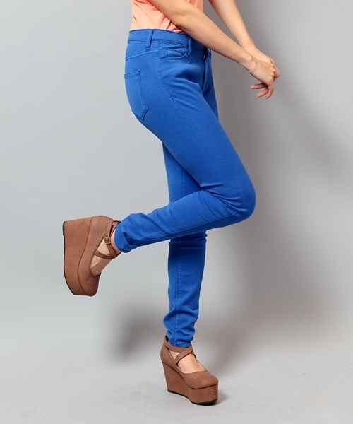 WEGO（ウィゴー）の「WEGO/カラースキニーパンツ（チノパンツ・レディース・ブラック/グリーン系その他/ブルー/オレンジ系その他/ライム/ロイヤルブルー/レッド・MEDIUM/LARGE）」の5枚目の写真