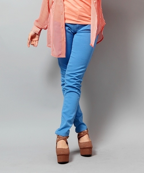 WEGO（ウィゴー）の「WEGO/カラースキニーパンツ（チノパンツ・レディース・ブラック/グリーン系その他/ブルー/オレンジ系その他/ライム/ロイヤルブルー/レッド・MEDIUM/LARGE）」の4枚目の写真