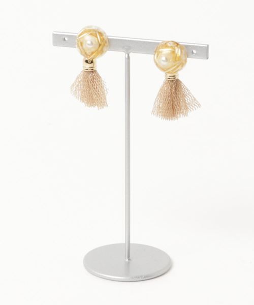 TONE SELECT GOODS（トーンセレクトグッズ）の「【stella】レジンとタッセルのピアス（ピアス（両耳用）・レディース・レッド/ゴールド/グリーン/ピンクベージュ・FREE）」の4枚目の写真
