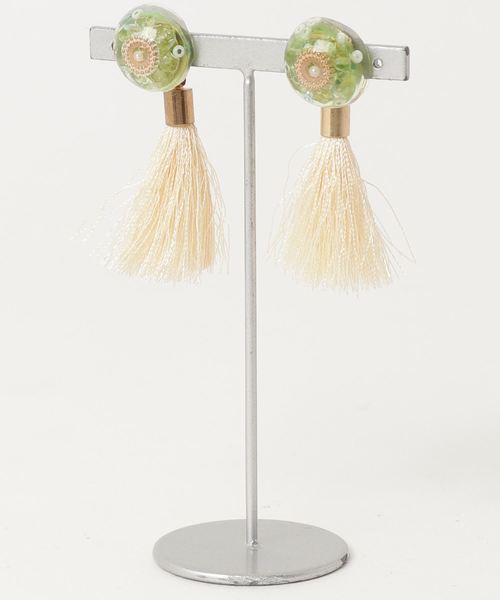 TONE SELECT GOODS（トーンセレクトグッズ）の「【stella】レジンとタッセルのピアス（ピアス（両耳用）・レディース・レッド/ゴールド/グリーン/ピンクベージュ・FREE）」の2枚目の写真
