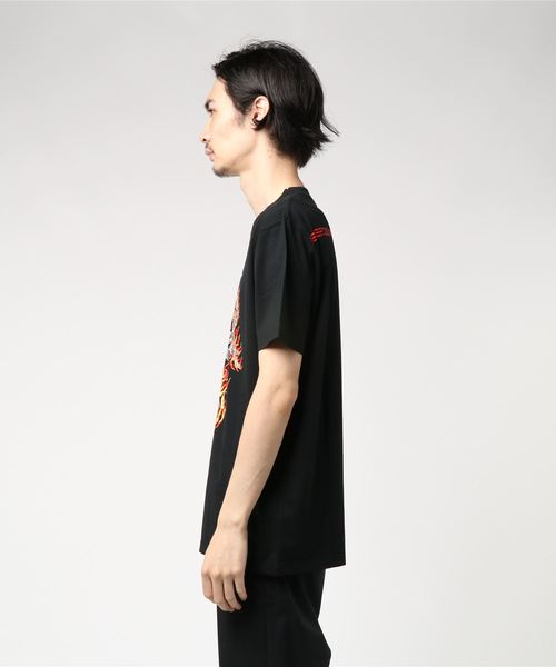 MARCELO BURLON（マルセロ・バーロン）の「MARCELO BURLON “SCORPIO”Tシャツ（Tシャツ/カットソー・メンズ・ブラック・SMALL/MEDIUM）」の2枚目の写真