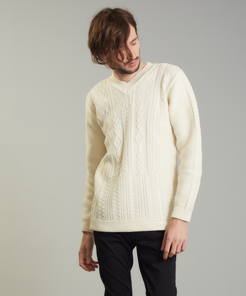 5351 POUR LES HOMMES(ゴーサンゴーイチプールオム)の「ルーガ Vネックニット(ニット/セーター・メンズ・ホワイト/ブラック/グレー/ブルー/ワイン・44/46/48)」の1枚目の写真
