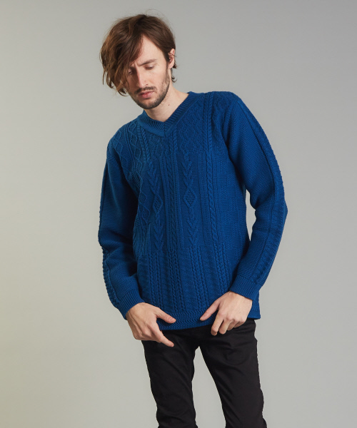 5351 POUR LES HOMMES(ゴーサンゴーイチプールオム)の「ルーガ Vネックニット(ニット/セーター・メンズ・ホワイト/ブラック/グレー/ブルー/ワイン・44/46/48)」の4枚目の写真