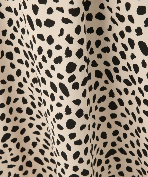 GLOBAL WORK（グローバルワーク）の「レオパサテンロングスカート/827202（スカート・レディース・ブラック/ライトベージュ・MEDIUM/LARGE）」の10枚目の写真