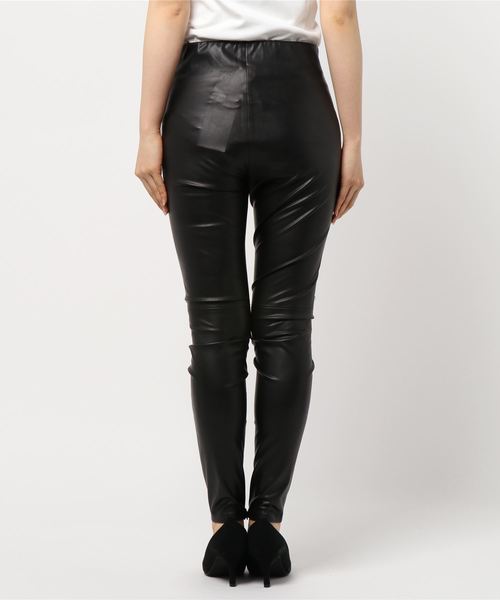 VERMEIL par iena(ヴェルメイユパーイエナ)の「ROOM NO.8 F/LEATHER スキニーパンツ(その他パンツ・レディース・ブラック・X-SMALL/SMALL)」の4枚目の写真