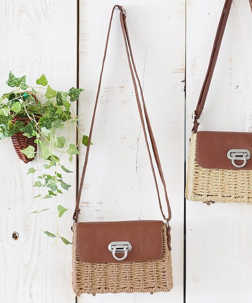 KOBE LETTUCE（コウベレタス）の「フラップミニカゴバッグ（ショルダーバッグ・レディース・ベージュ/アイボリー・FREE）」の2枚目の写真