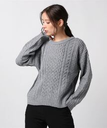 バックボタンビッグシルエットケーブル編みニットセーター