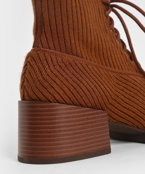 CHARLES & KEITH（チャールズ & キース）の「ニットレースアップ