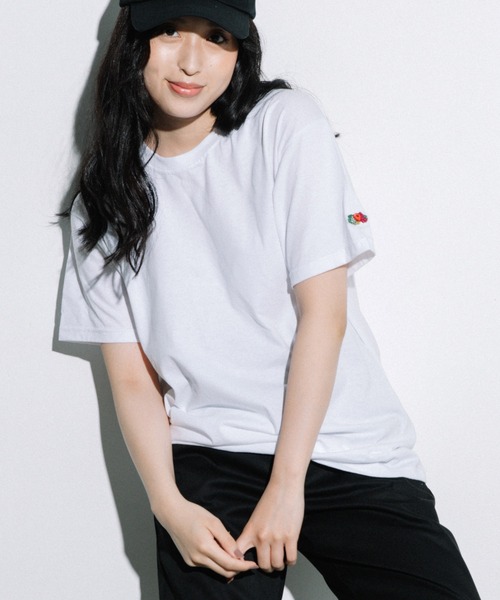 FRUIT OF THE LOOM(フルーツオブザルーム)の「ワッペンTEE / Tシャツ / 半袖 / トップス / シンプル / カジュアル / 無地 / ワンポイント / ユニセックス(Tシャツ/カットソー・メンズ・ネイビー/ブラック/グレー/ホワイト・S/M/L/XL)」の1枚目の写真