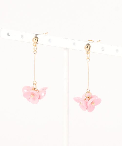 natural couture(ナチュラルクチュール)の「ゆらゆらフラワーピアス(ピアス(両耳用)・レディース・アイボリー/ラベンダー/ピンク・FREE)」の1枚目の写真