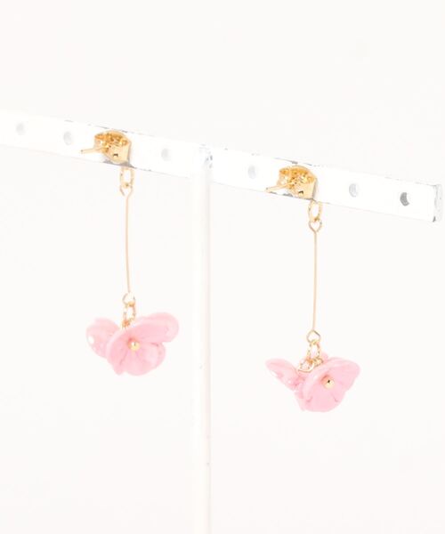 natural couture(ナチュラルクチュール)の「ゆらゆらフラワーピアス(ピアス(両耳用)・レディース・アイボリー/ラベンダー/ピンク・FREE)」の4枚目の写真