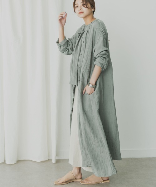 KBF+（ケービーエフプラス）の「KBF+　ワッシャーサテンライトコート（その他アウター・レディース・ベージュ系その他/グレー系その他・ONE）」の2枚目の写真