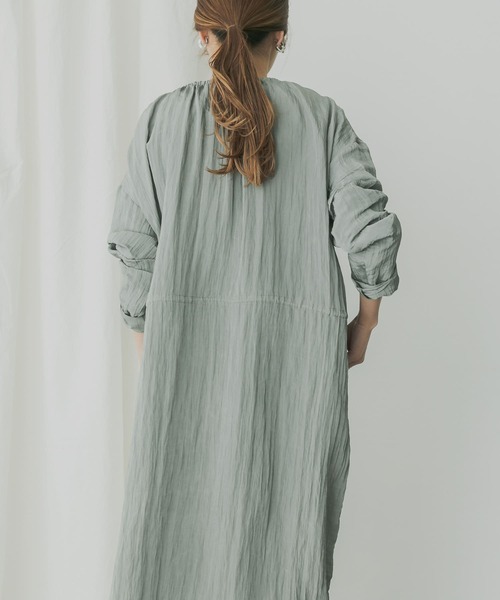 KBF+（ケービーエフプラス）の「KBF+　ワッシャーサテンライトコート（その他アウター・レディース・ベージュ系その他/グレー系その他・ONE）」の4枚目の写真