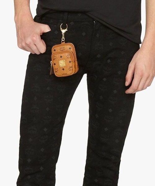 iPhoneアクセサリー MCM iPhone15ProMax Case+AirPodsPro Charm Mcm Iphone 15 Pro Max Case W/ Airpods Pro Charm In Maxi Visetos