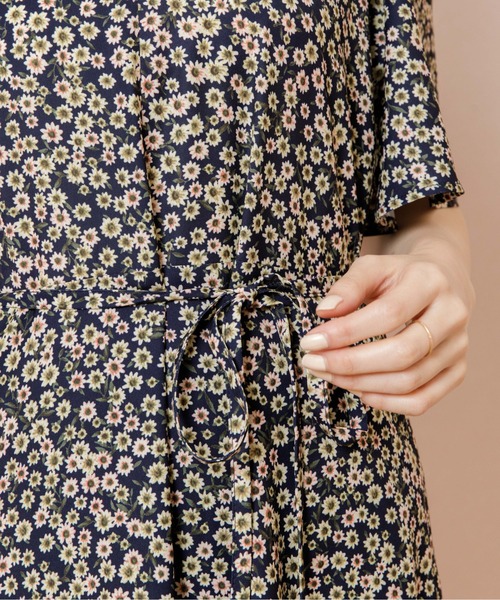 flower(フラワー)の「リラックスフラワーズワンピース(ワンピース・レディース・ネイビー/イエロー/グリーン・FREE)」の10枚目の写真