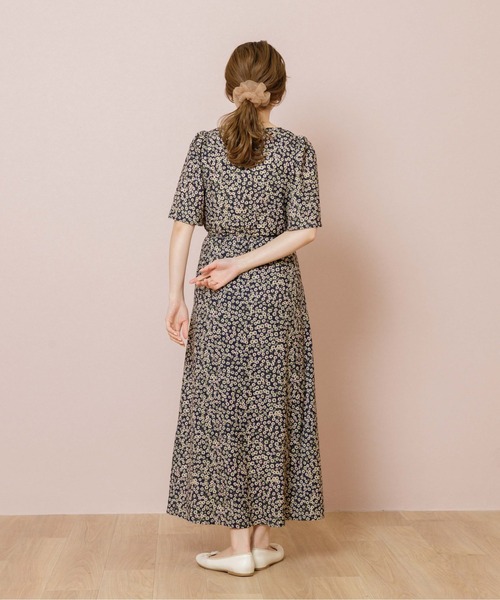 flower(フラワー)の「リラックスフラワーズワンピース(ワンピース・レディース・ネイビー/イエロー/グリーン・FREE)」の7枚目の写真