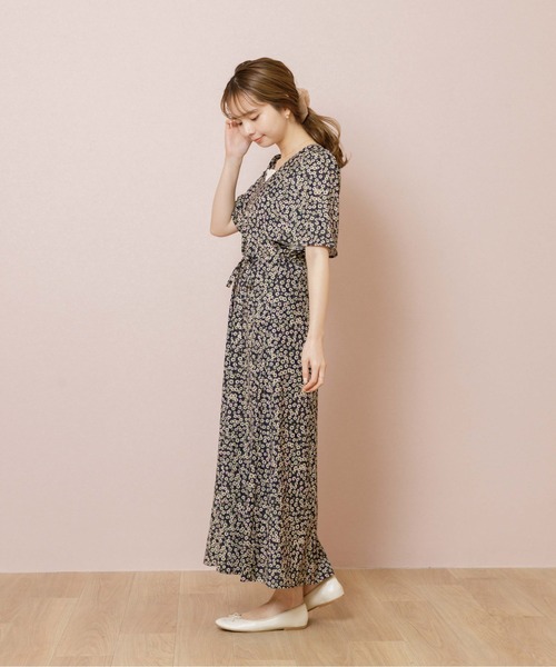 flower(フラワー)の「リラックスフラワーズワンピース(ワンピース・レディース・ネイビー/イエロー/グリーン・FREE)」の13枚目の写真