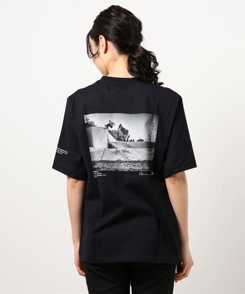 JANE SMITH / JOHN SMITH（ジェーンスミスジョンスミス）の「【JANE SMITH(ジェーンスミス)】JACK FARDELLウォールライドグラインドドロップショートスリーブTシャツ/JACK FARDELL WALL RIDE GRIND DROP S/S T-SHIRT（Tシャツ/カットソー・レディース・ブラック/ホワイト・SMALL）」の3枚目の写真