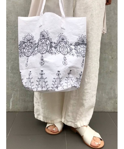 BEARDSLEY（ビアズリー）の「《KHADI&CO》トートバッグ（トートバッグ・レディース・ホワイト/インディゴブルー・FREE）」の2枚目の写真
