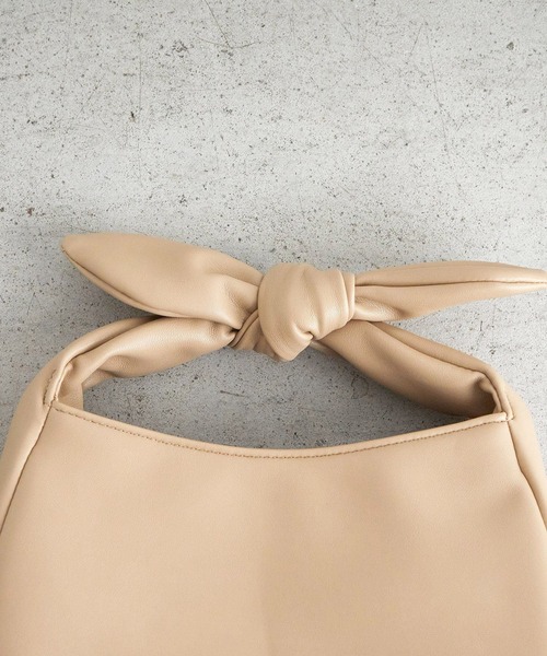 EFOLE（エフォル）の「ラウンド リボン ミニバッグ（ハンドバッグ・レディース・ブラック/ベージュ・FREE）」の10枚目の写真