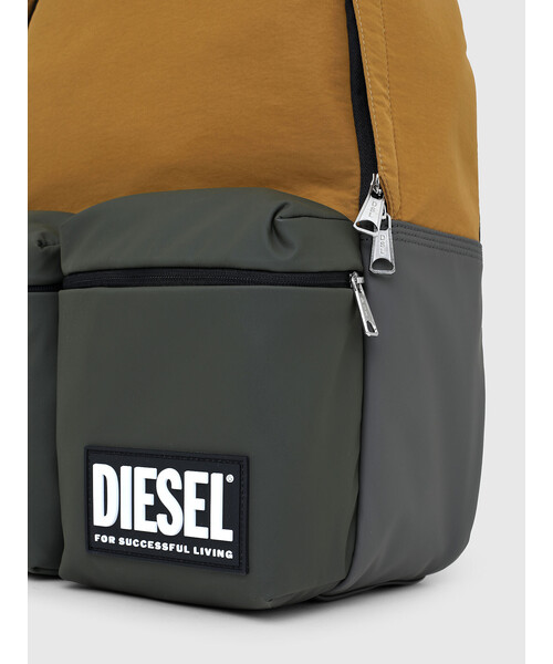 DIESEL(ディーゼル)の「メンズ リサイクルナイロン 3Dポケット バックパック リュック(バックパック/リュック・メンズ・ブラウン・UNI)」の5枚目の写真