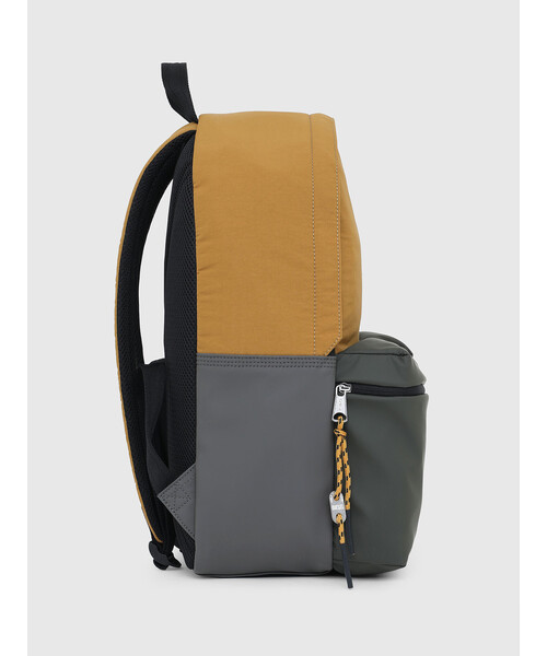 DIESEL(ディーゼル)の「メンズ リサイクルナイロン 3Dポケット バックパック リュック(バックパック/リュック・メンズ・ブラウン・UNI)」の6枚目の写真