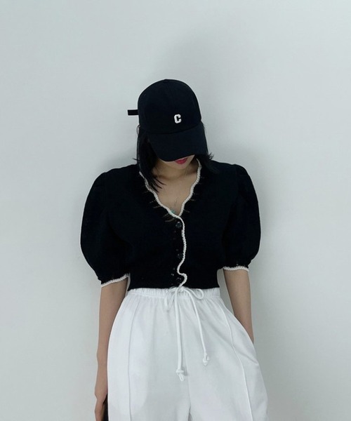 Jewelobe（ジュエローブ）の「配色ヘムパフスリーブニットカーディガン（カーディガン/ボレロ・レディース・オフホワイト/ブラック/ブラウン・FREE）」の3枚目の写真