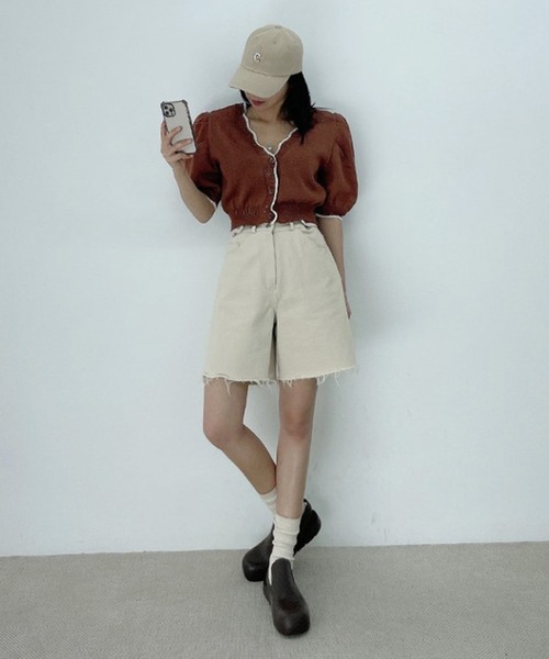 Jewelobe（ジュエローブ）の「配色ヘムパフスリーブニットカーディガン（カーディガン/ボレロ・レディース・オフホワイト/ブラック/ブラウン・FREE）」の5枚目の写真